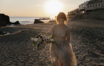 Dramatic Black & Gold Wedding Ideas From Ancient Rome