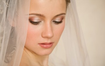 Beauty Tutorials & Make Up Tips For A Destination Wedding